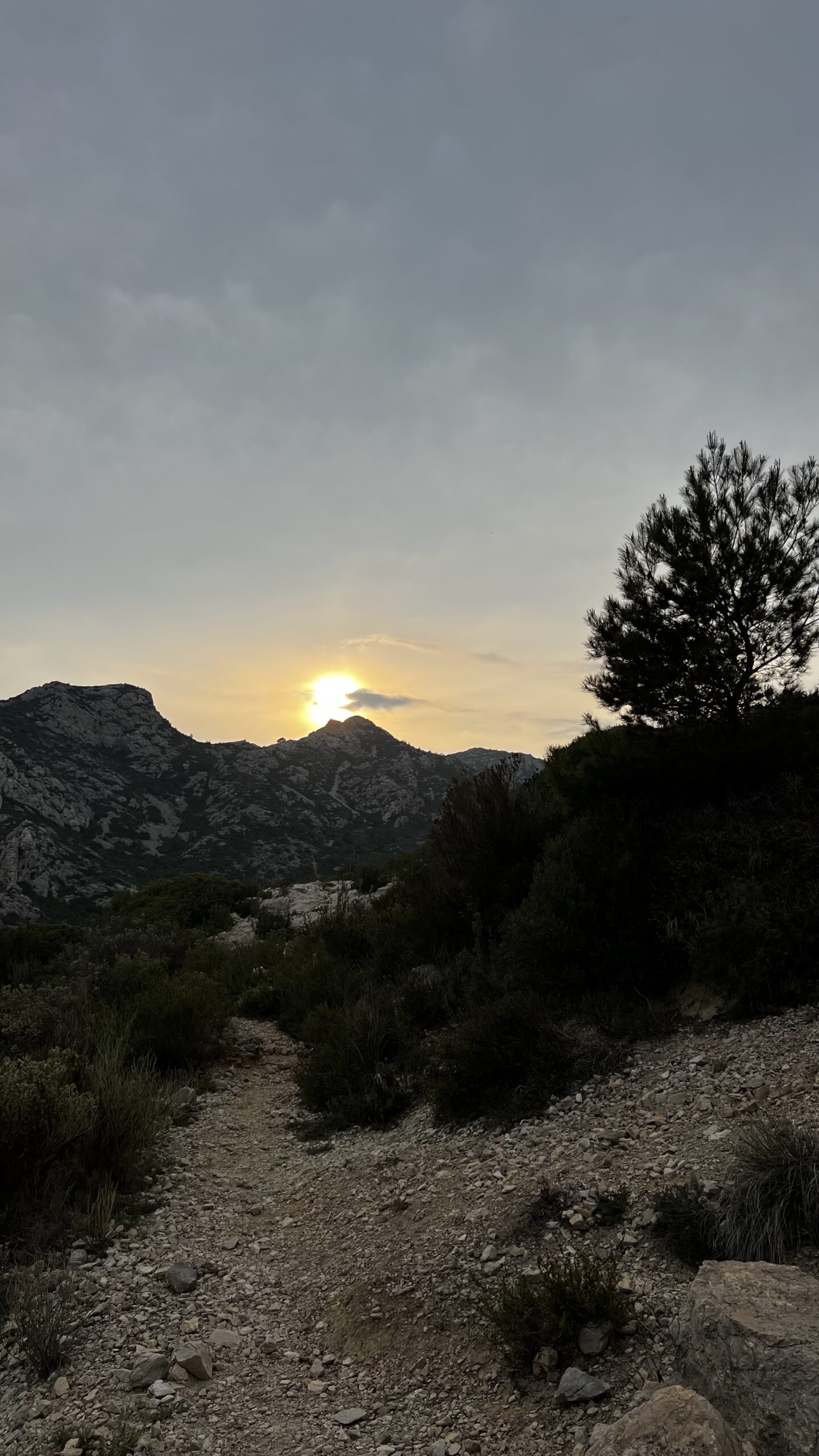 sunset-calanques-marseille